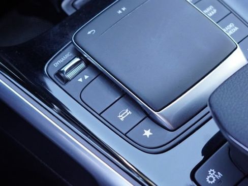 Used 2021 Mercedes-Benz GLB 35 AMG 4MATIC image 33