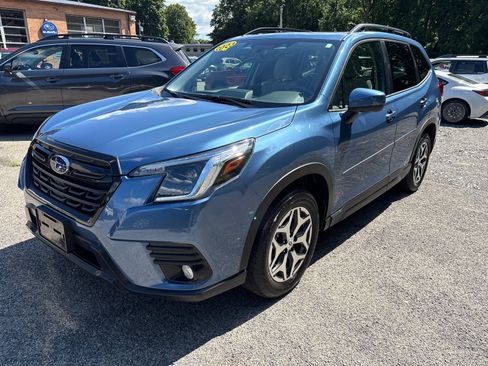 Used 2023 Subaru Forester Premium AWD/4WD image 3