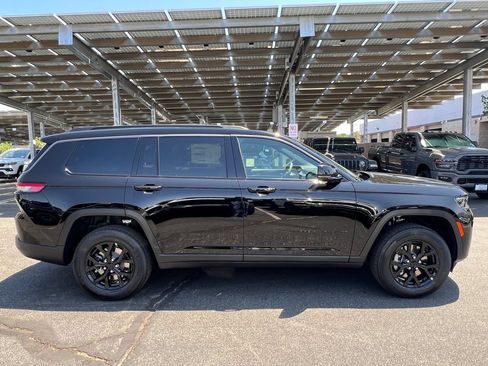 New 2026 Jeep Grand Cherokee L 4WD image 9