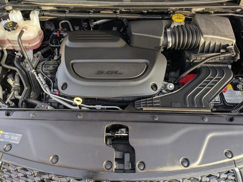 Used 2023 Chrysler Pacifica Touring-L image 23