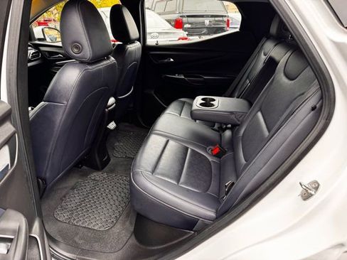 Used 2022 Chevrolet Bolt EUV LT w/ Convenience Package FWD image 17