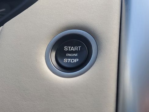 Used 2023 Land Rover Discovery S image 36