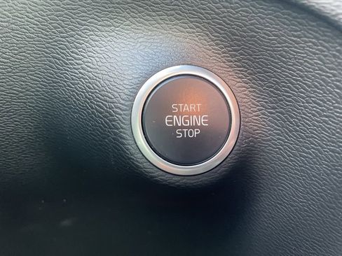 Used 2021 Volvo XC40 T5 R-Design w/ Advanced Package image 33