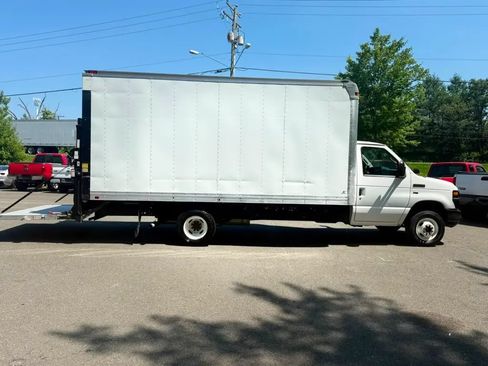 Used 2009 Ford E-350 and Econoline 350 Super Duty RWD image 8