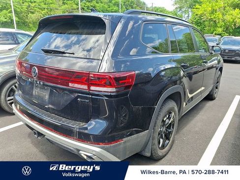 Used 2025 Volkswagen Atlas Peak Edition SE AWD/4WD image 5