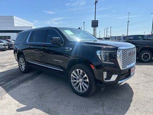 Used 2023 GMC Yukon XL Denali w/ Denali Reserve Package RWD image 7