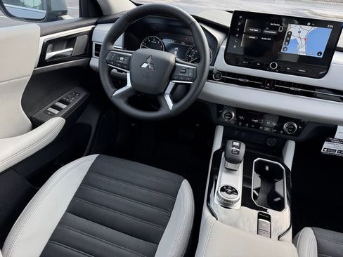 New 2026 Mitsubishi Outlander SE image 24