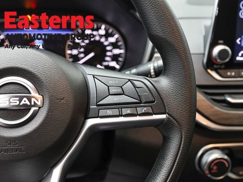 Used 2025 Nissan Altima 2.5 SV image 16