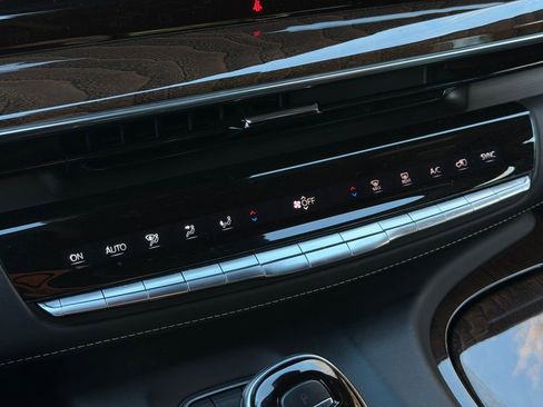 Used 2021 Cadillac Escalade Premium Luxury Platinum image 25