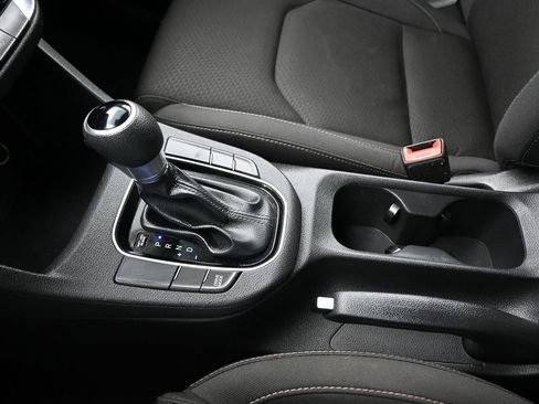 Used 2018 Hyundai Elantra GT image 22