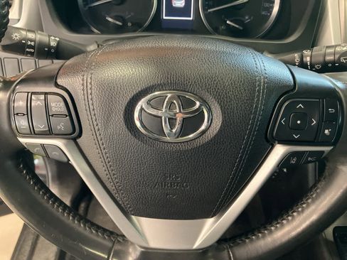 Used 2019 Toyota Highlander XLE image 16