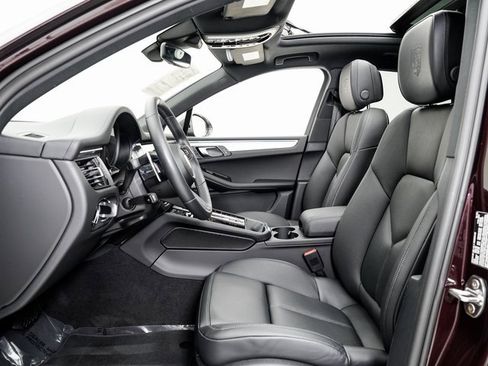 Certified 2023 Porsche Macan Turbo image 6