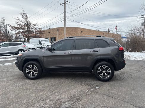 Used 2018 Jeep Cherokee Trailhawk w/ Comfort/Convenience Group image 2