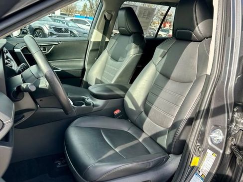 Used 2021 Toyota RAV4 XLE Premium image 13