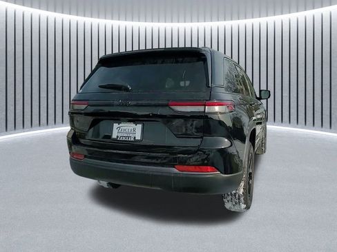 New 2026 Jeep Grand Cherokee Altitude image 10