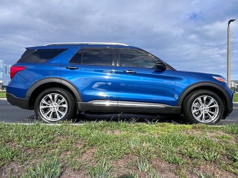 Used 2021 Ford Explorer Limited w/ Equipment Group 301A AWD/4WD image 11
