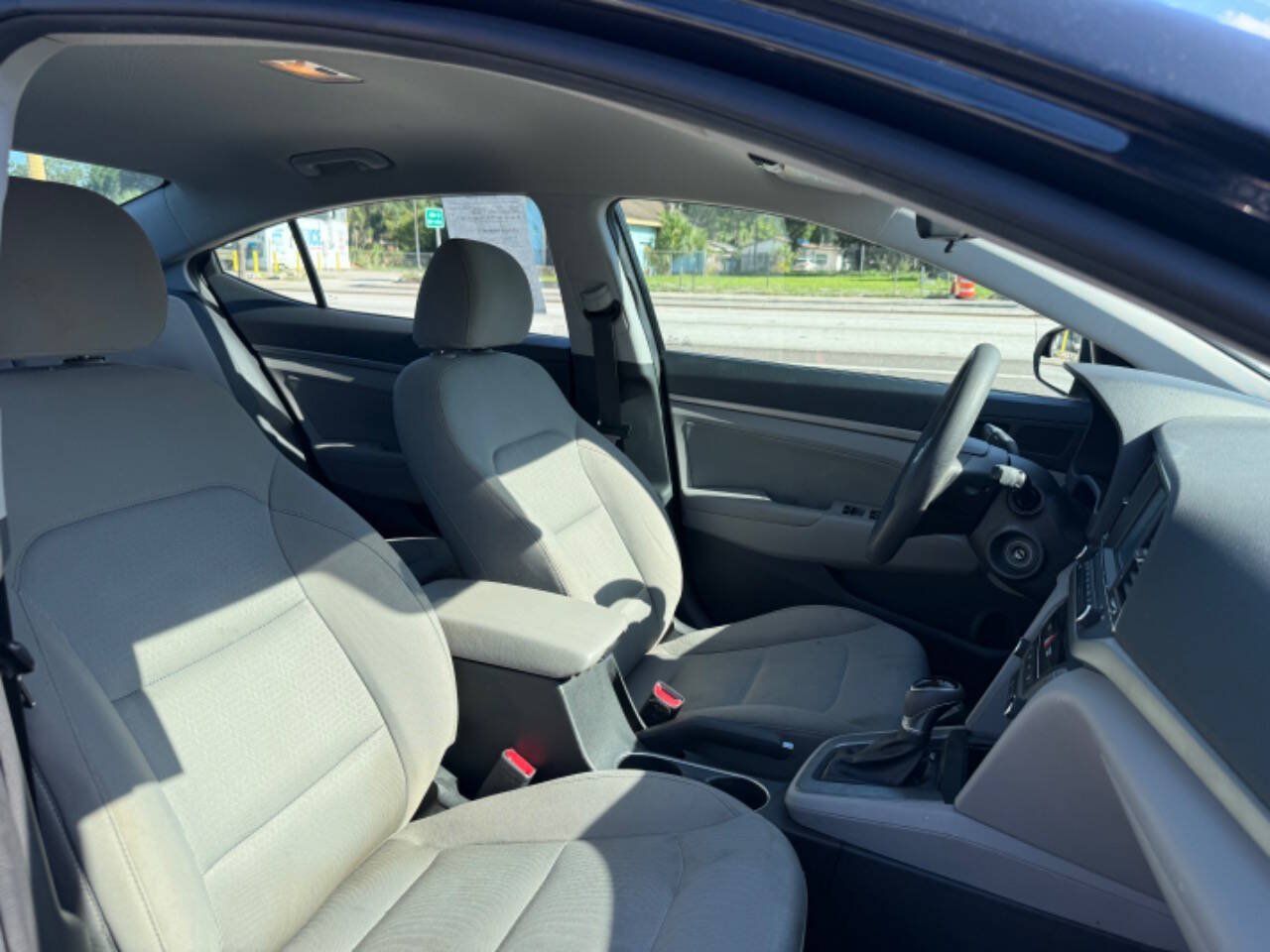 Used 2017 Hyundai Elantra SE FWD image 13