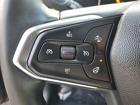 Used 2024 Chevrolet Trax ACTIV w/ Sunroof Package image 21