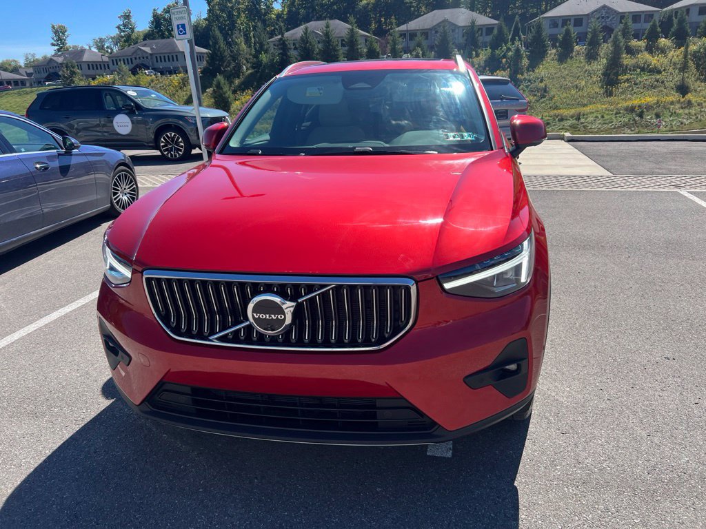 Used 2025 Volvo XC40 B5 Plus w/ Climate Package AWD/4WD image 2