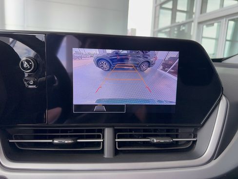 Used 2025 Chevrolet Trax LS FWD image 18