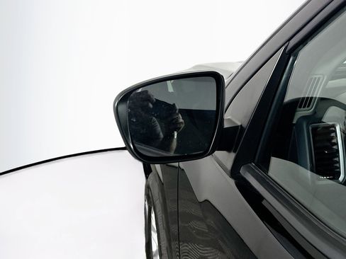 Used 2024 Nissan Frontier SV RWD image 16