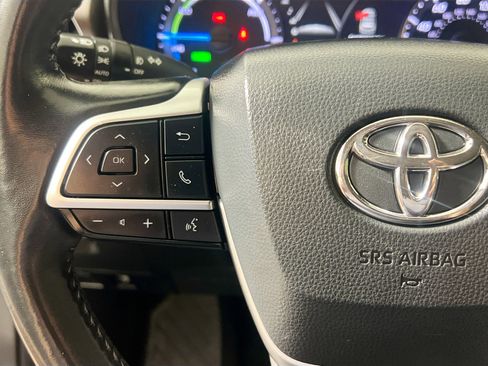 Used 2023 Toyota Highlander LE FWD image 18