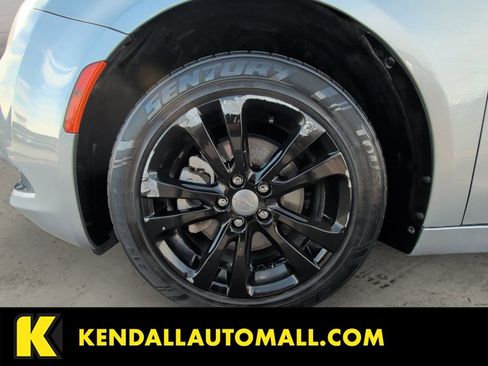 Used 2015 Chrysler 200 Limited w/ Convenience Group image 14