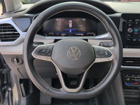 Used 2025 Volkswagen Taos SE AWD/4WD image 22