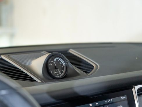 Certified 2023 Porsche Macan AWD/4WD image 19