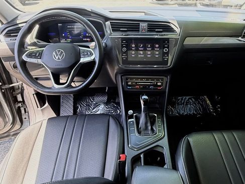 Used 2023 Volkswagen Tiguan SE w/ Panoramic Sunroof Package FWD image 29