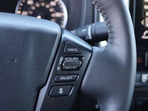 Used 2025 Nissan Frontier SV w/ SV Convenience Package image 12