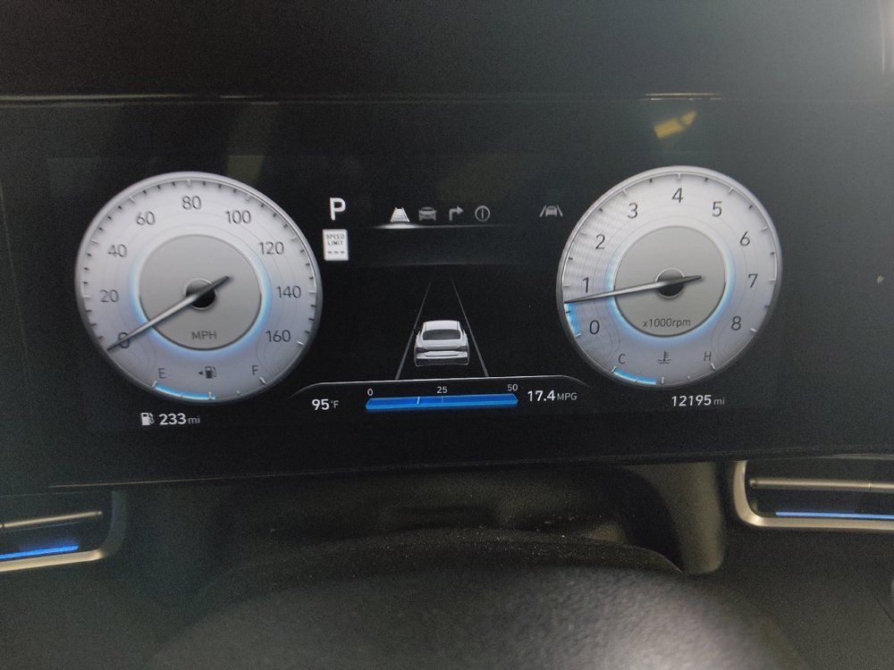 Used 2025 Hyundai Elantra SEL FWD image 23