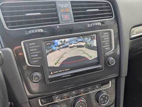 Used 2017 Volkswagen Golf image 35