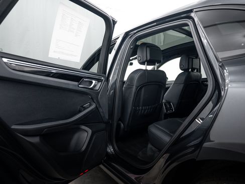 Certified 2023 Porsche Macan AWD/4WD image 19