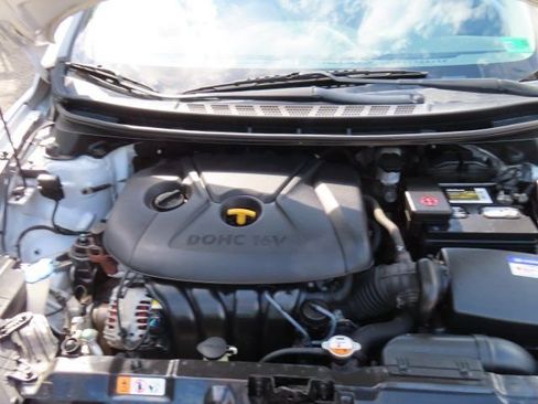 Used 2013 Hyundai Elantra GLS w/ Preferred Pkg FWD image 30