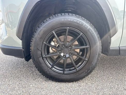 Used 2021 Toyota RAV4 XLE AWD/4WD image 6