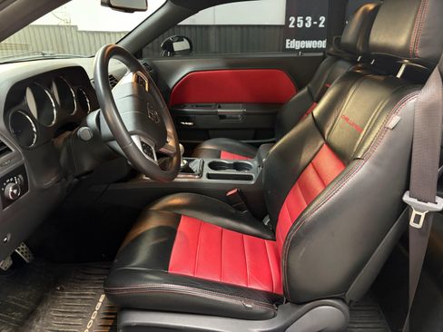 Used 2014 Dodge Challenger R/T RWD image 14