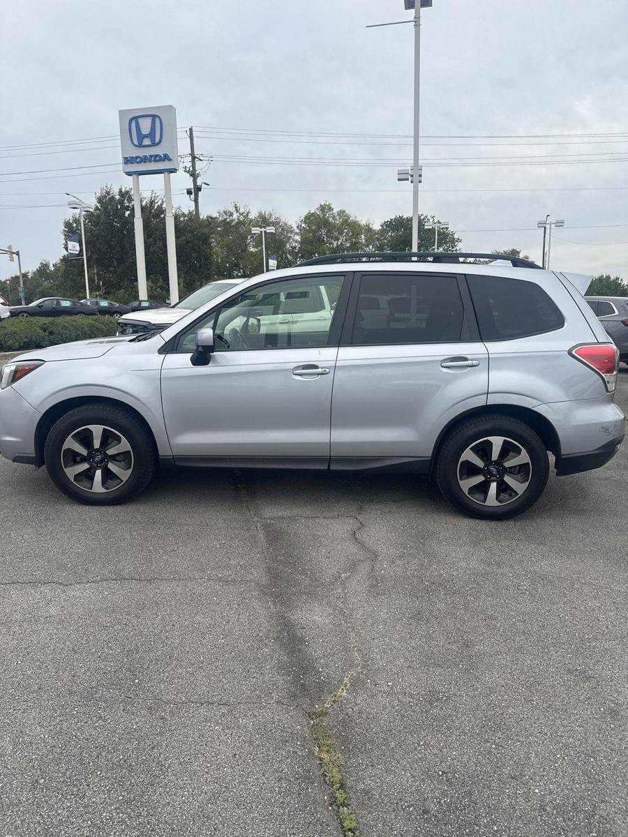 Used 2018 Subaru Forester 2.5i Premium AWD/4WD image 2