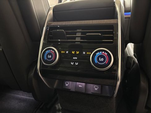 Used 2023 Land Rover Range Rover SE image 36