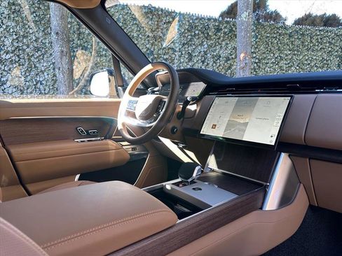New 2026 Land Rover Range Rover SE image 18