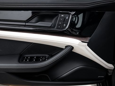 Certified 2024 Porsche Panamera 4 image 17