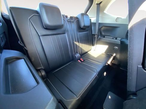 Used 2022 Volkswagen Tiguan SE image 16