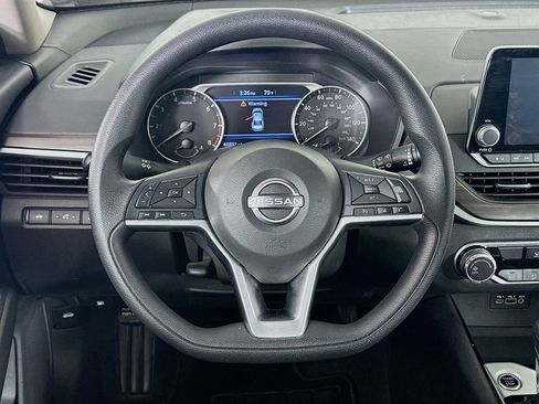 Used 2024 Nissan Altima 2.5 SV FWD image 18