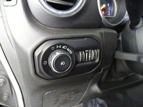 Used 2018 Jeep Wrangler Unlimited Sahara w/ Safety Group image 17