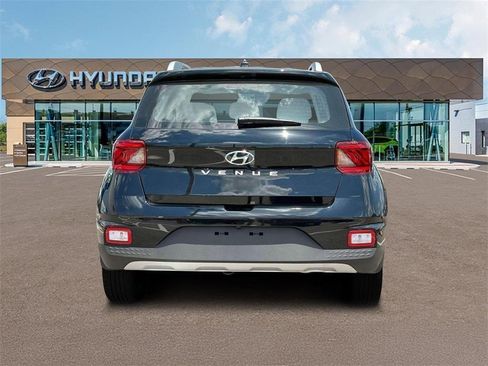 Used 2025 Hyundai Venue SEL image 6