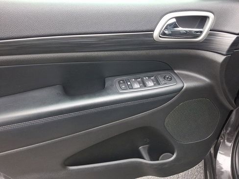 Used 2020 Jeep Grand Cherokee Altitude AWD/4WD image 13