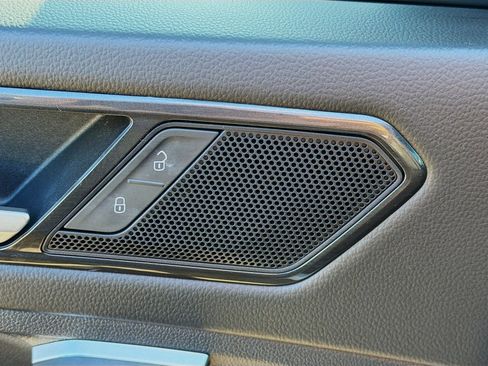 Used 2023 Volkswagen Tiguan SE R-Line image 23