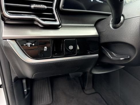 Used 2025 Kia Sportage EX FWD image 37
