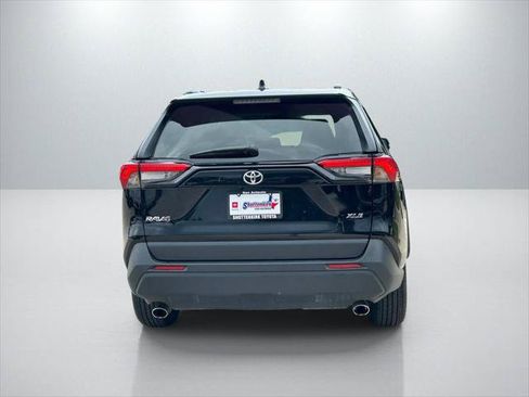Certified 2025 Toyota RAV4 XLE FWD image 6