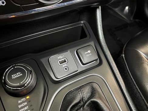 Used 2022 Jeep Cherokee Latitude w/ Sun & Sound Group image 44